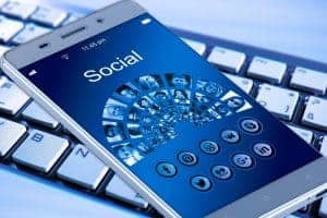 Social MEdia on a Smart Phone